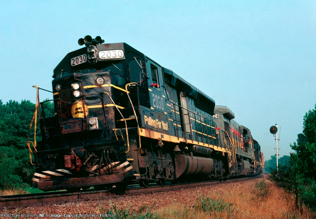 Seaboard Coast Line SD45 #2030, leading Frisco interchange train #333 from East Thomas Yard in Birmingham, 